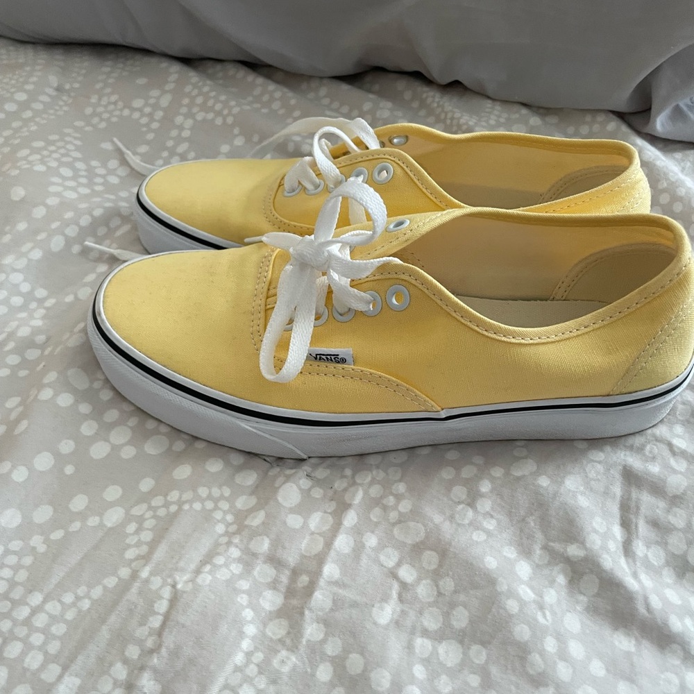 Vans Authentic in Pastel Yellow. Size 8 Women: 6.5 Mens